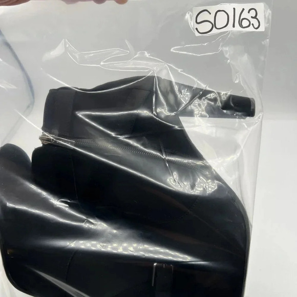 Unisa Unryder Womens 8.5M Black Ankle Bootie Buckle Straps Zip up Biker Boots - Picture 16 of 16